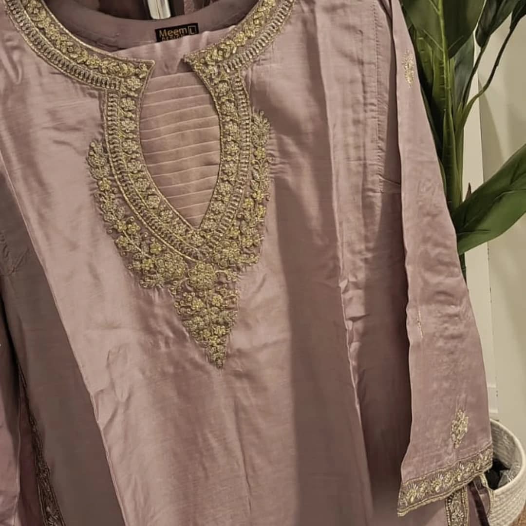 Elegant Mauve Embroidered Kurta